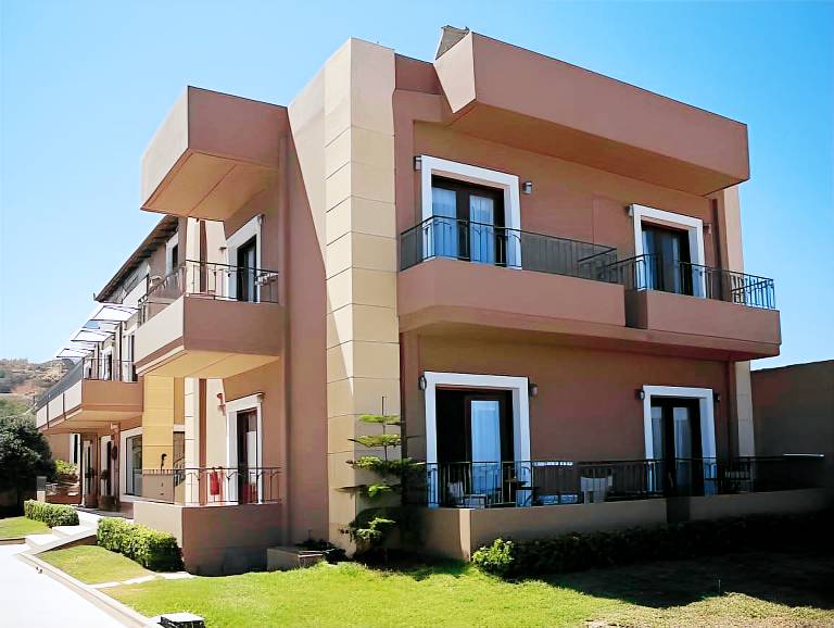 Serviced apartment with pool, terrace & garden | Next to the beach | Pets are welcome in Chania