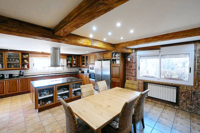 Villa with garden, hot tub & private pool — photo 4