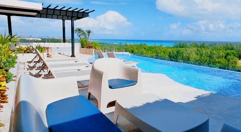Apartment with pool — photo 3
