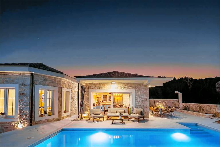 Family-oriented villa with private pool, garden & BBQ | Pet-friendly — photo 2