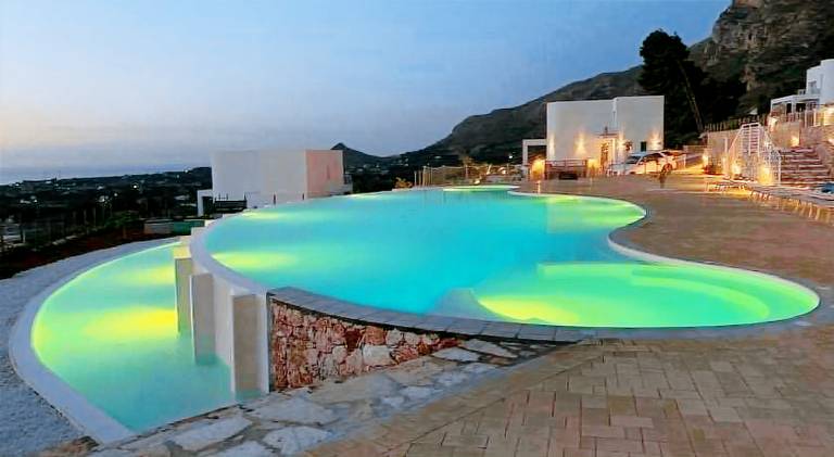Villa with pool, yard & patio | Perfect for remote work — photo 2
