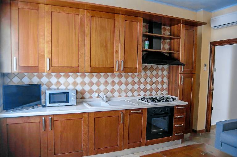 Rental apartment with yard — photo 4