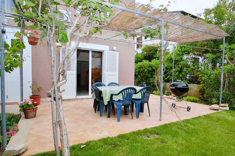 Beautiful rental apartment with yard, terrace & grill | Pets are welcome — photo 2