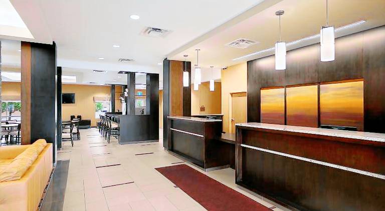 Days Inn & Suites by Wyndham Winnipeg Airport Manitoba — photo 2