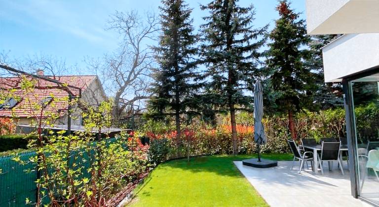 Vacation home with jacuzzi, yard & terrace | Pets are welcome — photo 4