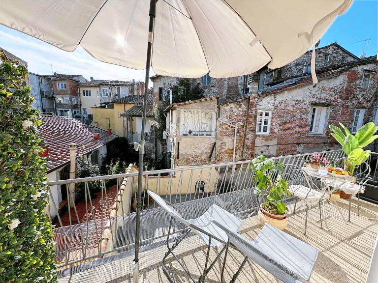 Holiday apartment with patio | Near Lucca Cathedral — photo 2