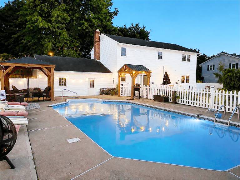 House Saratoga