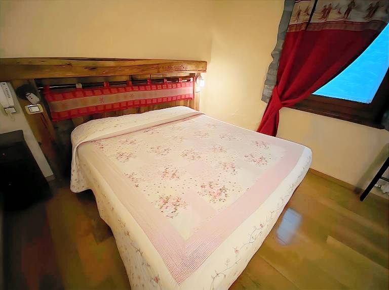 Dedicated room with patio — photo 2
