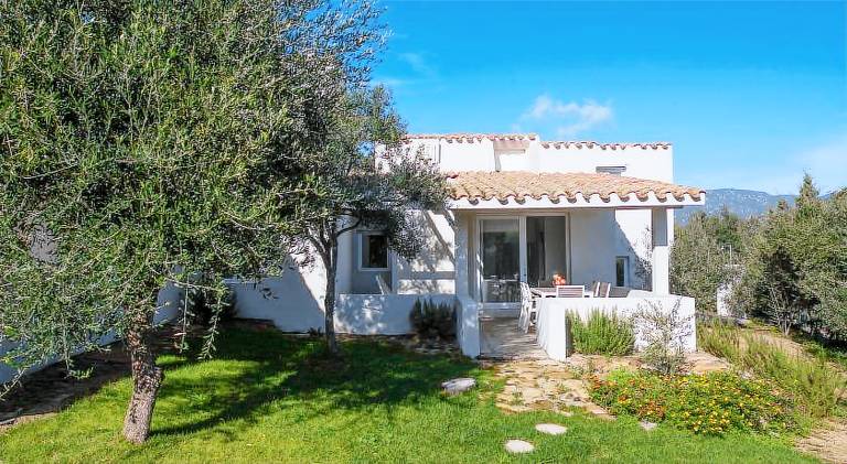 House with 3 rooms for 7 persons in Villasimius
