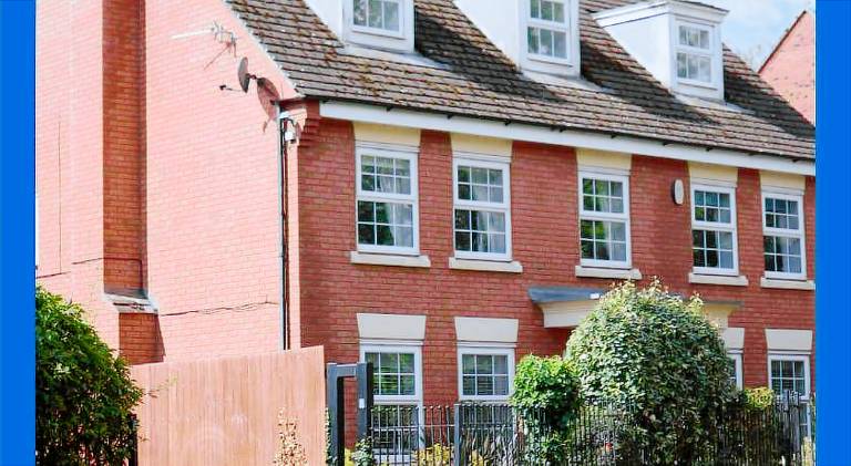 House with 6 rooms for 14 persons in Telford