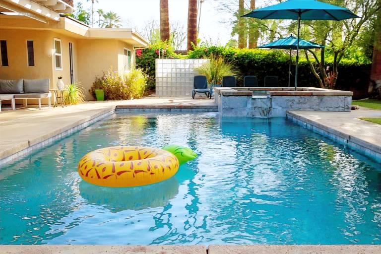 Vacation home with private pool — photo 3