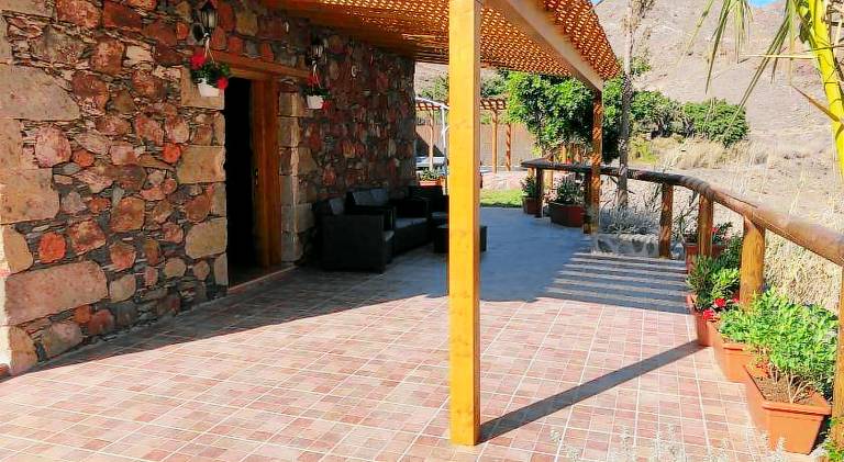 Pleasant vacation home with barbeque, garden & private pool | Pets allowed — photo 5