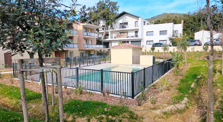 Holiday apartment with yard & private pool in Bormes-Les-Mimosas