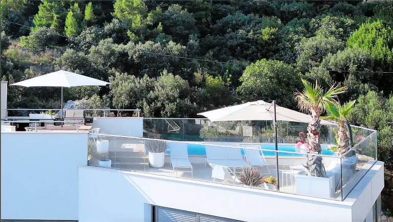 Children-friendly charming holiday apartment with terrace, barbeque & pool | Mountain view | Close to the beach | Pet-friendly — photo 3