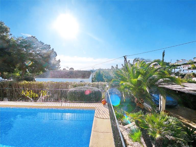 Vacation home with barbeque, private pool & patio — photo 4