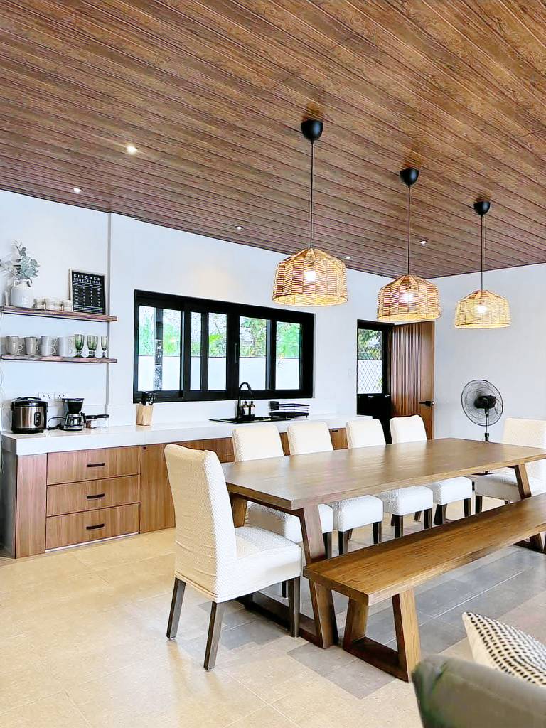 House with pool & grill — photo 4