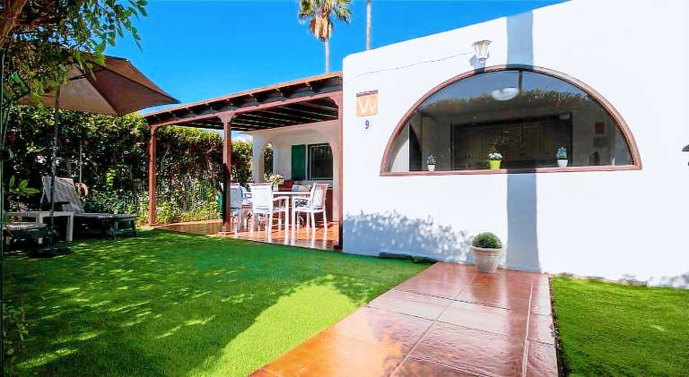 Villa with patio, pool & garden — photo 4