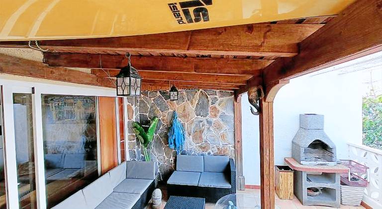 Apartment with pool — photo 4