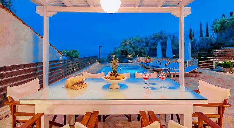 Villa with garden & private pool — photo 3