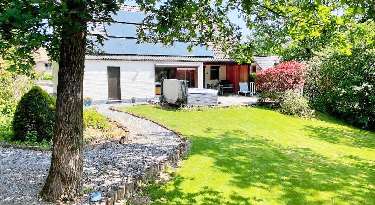 Ample villa with jacuzzi | Pets are welcome — photo 4