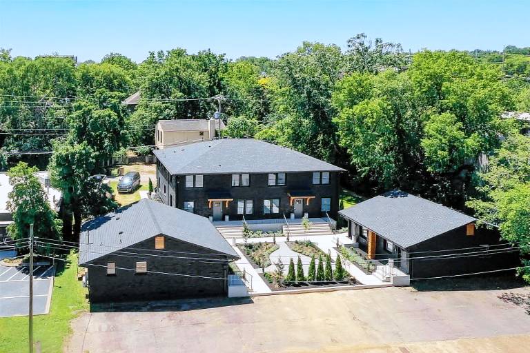 Minutes from Downtown & Broadway The Nomad 2