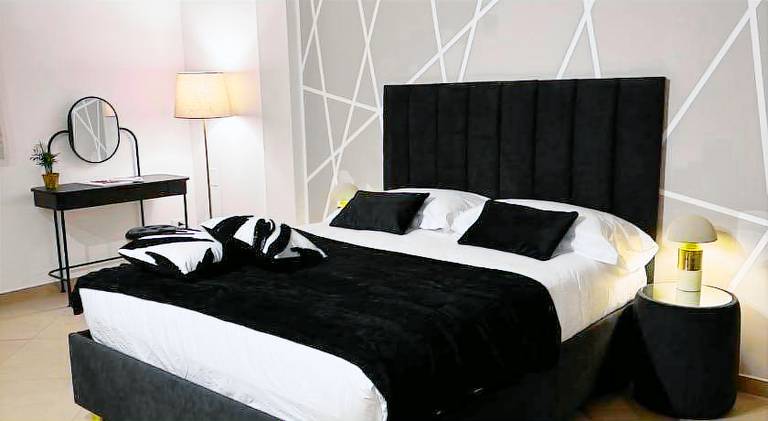 Serviced apartment with garden, patio & jacuzzi in Trani