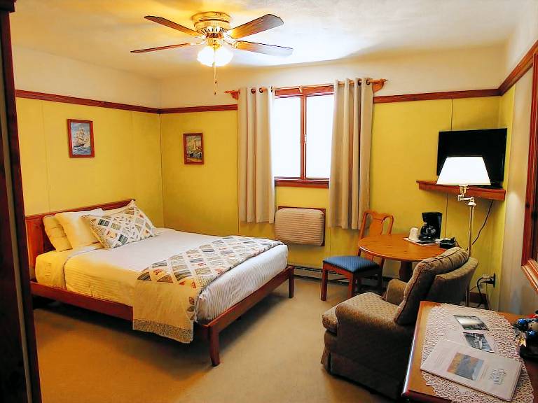 Lodge Twin Mountain