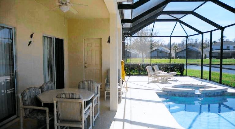 Vacation home with pool — photo 5