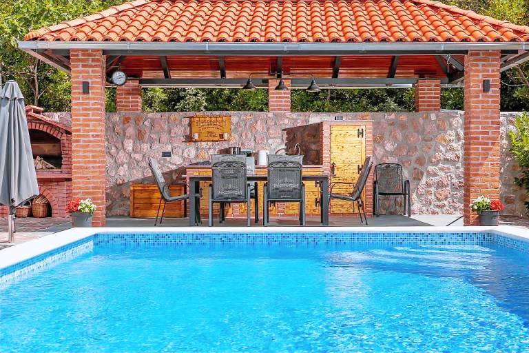 Fully equipped pleasant vacation home with garden, BBQ & private pool | Beach view | Good for workation | Pets are welcome — photo 5