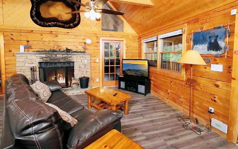 Child-friendly ample cabin with BBQ & hot tub | Mountain view | Pets are welcome — photo 3