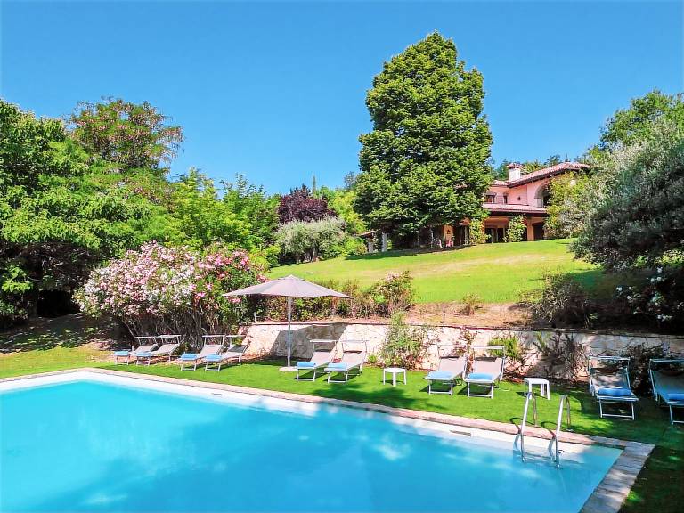 Children-friendly villa with private pool, yard & BBQ | Pool view | Dogs allowed — photo 2