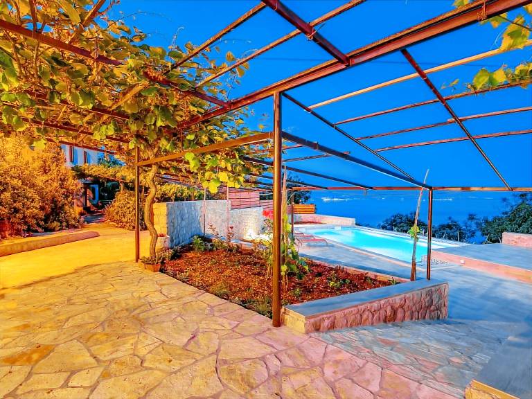 Fully equipped vacation home with garden, private pool & terrace | Pets allowed — photo 5