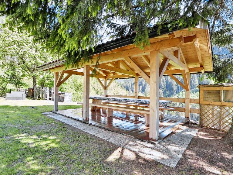 Rental apartment with BBQ & garden | Mountain view — photo 2