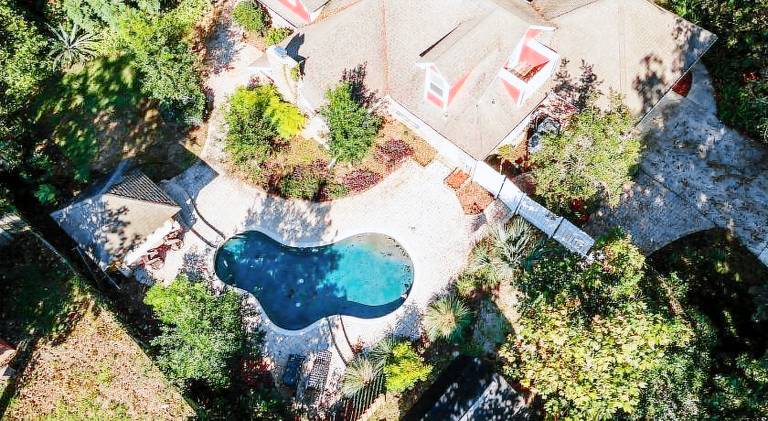 Vacation home with pool — photo 5
