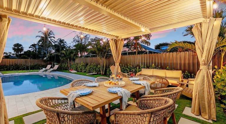 Vacation home with pool — photo 4