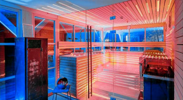Chalet with jacuzzi — photo 5