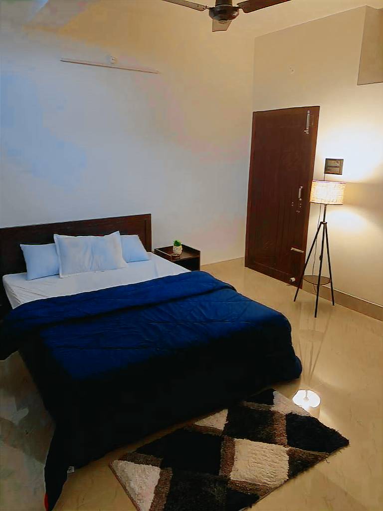 Rental apartment with 2 rooms for 8 persons in Guwahati