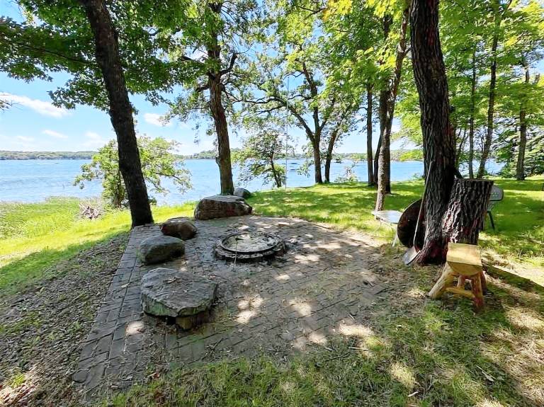 House  Detroit Lakes