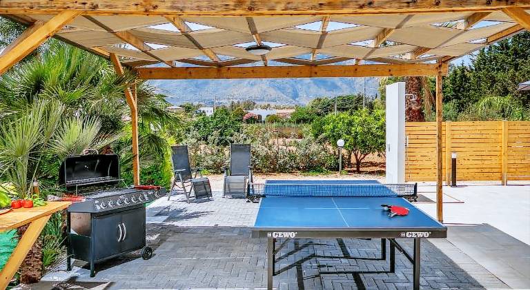 Apartment with pool — photo 5