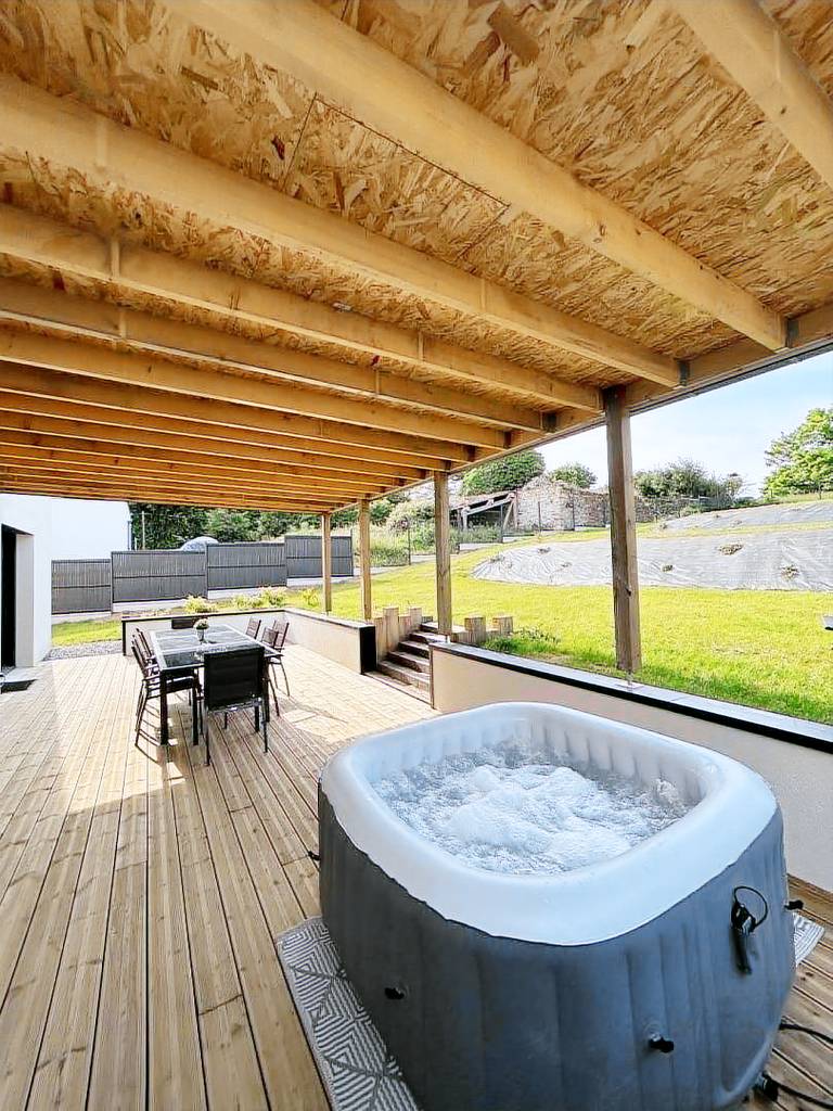 Gite with yard & patio — photo 4