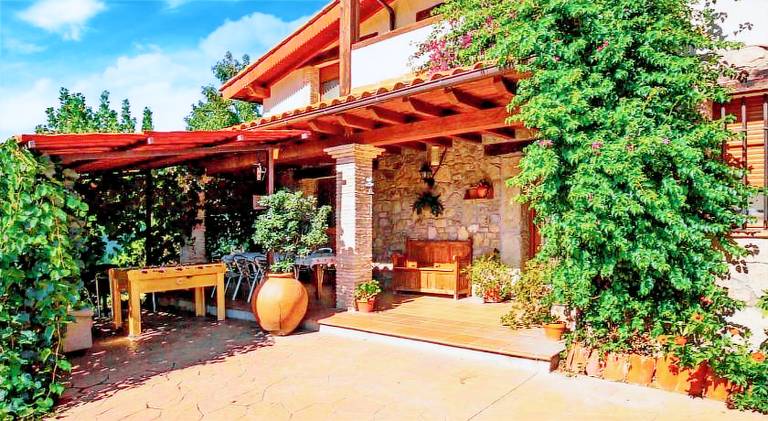 Vacation home with terrace, private pool & garden — photo 3