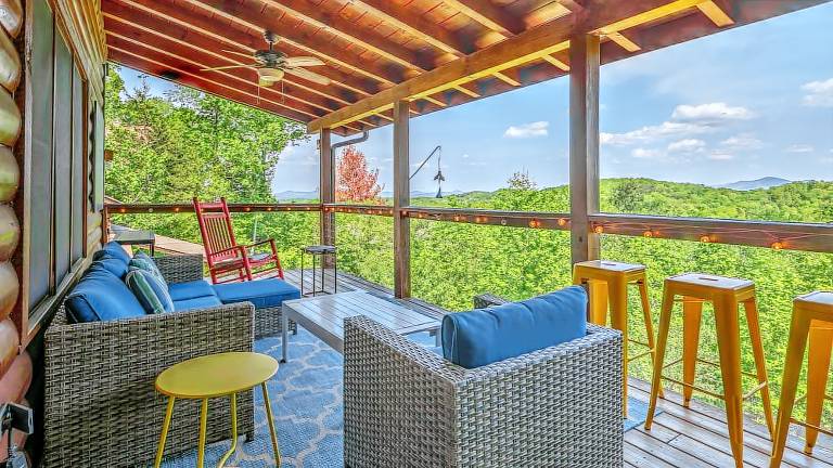 Endless Echo- Dog Friendly, Close to Activities, Party Porch! — photo 2