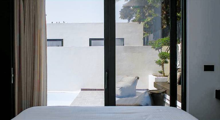 Villa with yard, terrace & private pool — photo 3