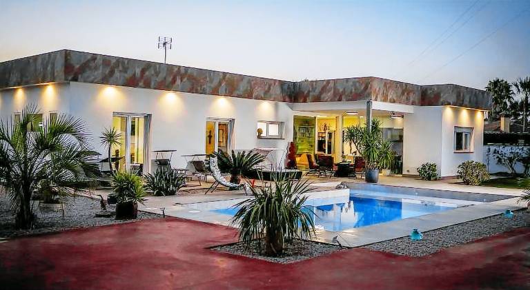 Fully equipped nice villa with terrace, private pool & yard | Perfect for remote work | Pets allowed in Chiclana de la Frontera