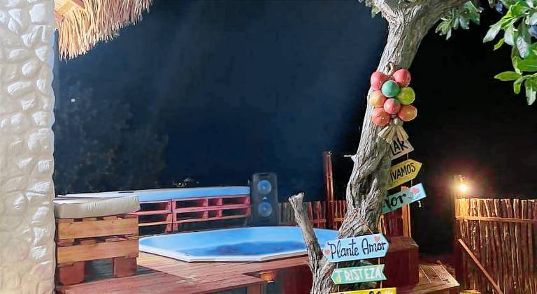 Chalet with jacuzzi & pool — photo 3