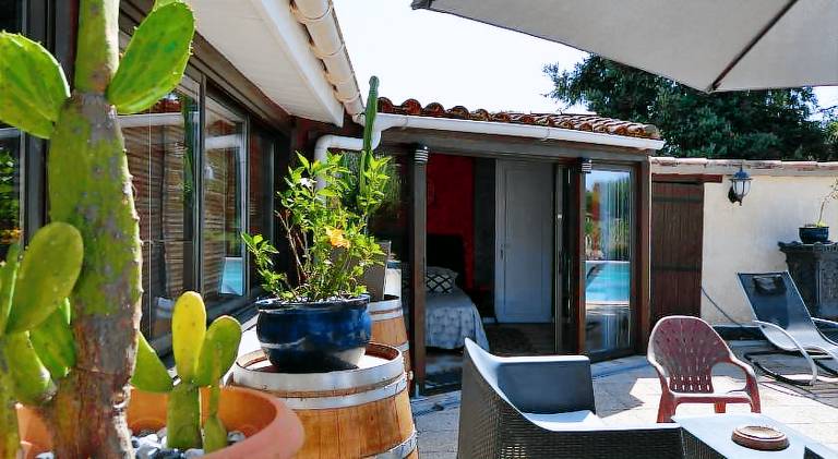 House with jacuzzi, garden & barbeque — photo 3