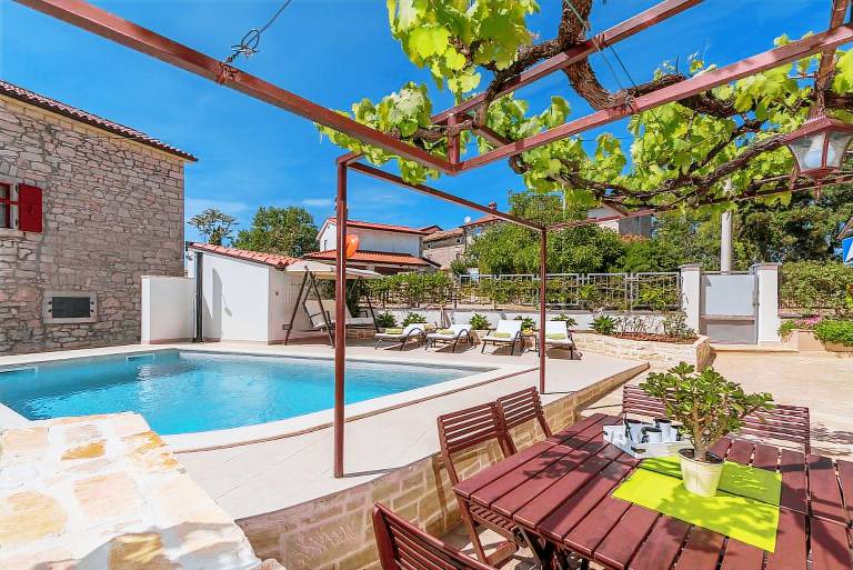 Fully equipped spacious villa with terrace, yard & barbeque | Dogs allowed — photo 5