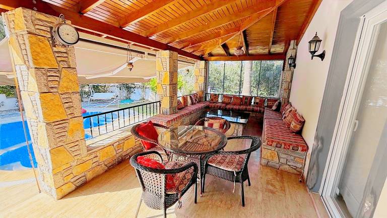 Villa - Sleeps 10 - Parking - Private Pool — photo 4