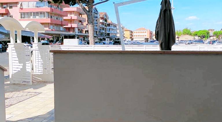 Holiday apartment with yard — photo 4