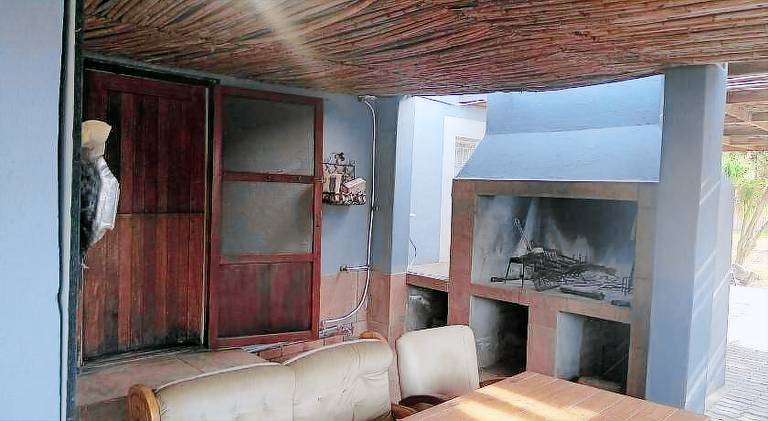 Holiday apartment with BBQ, private pool & yard — photo 2